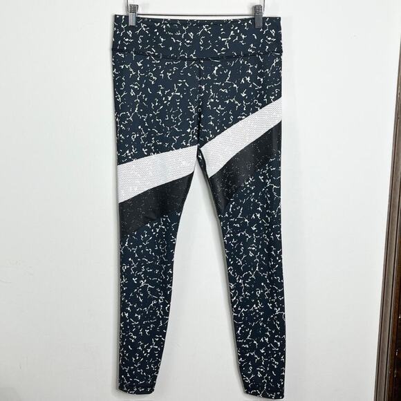 Under Armour Women's Mirror Marble Stripe Leggings M Black & White Perforated - Picture 2 of 5